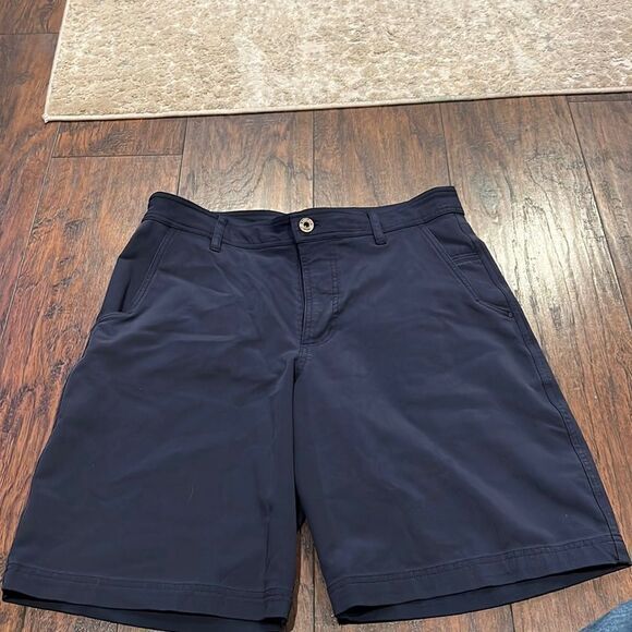 Lululemon navy shorts size 36 in GUC has one small burn shown on pic not through